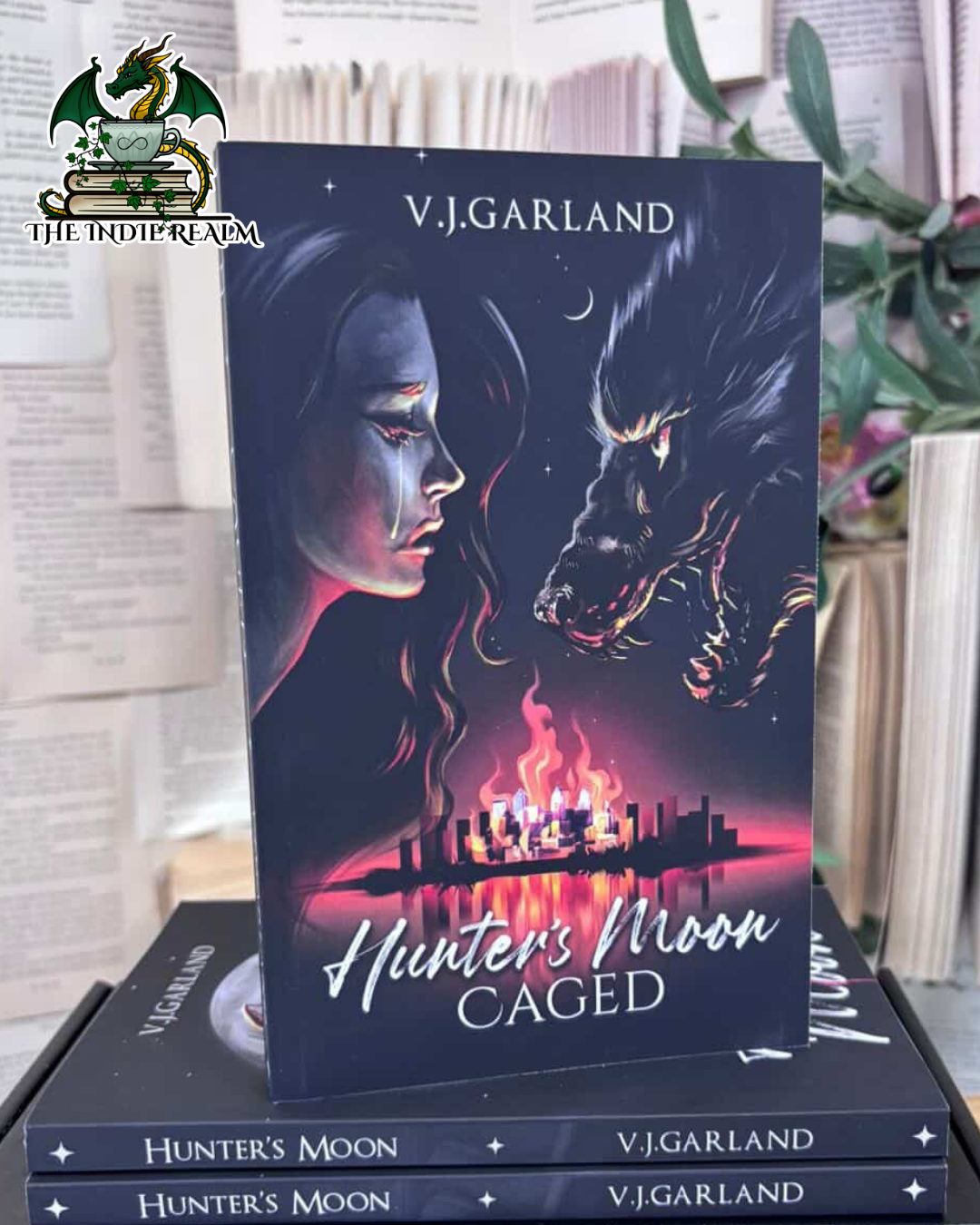 Hunter's Moon: Caged - V J Garland